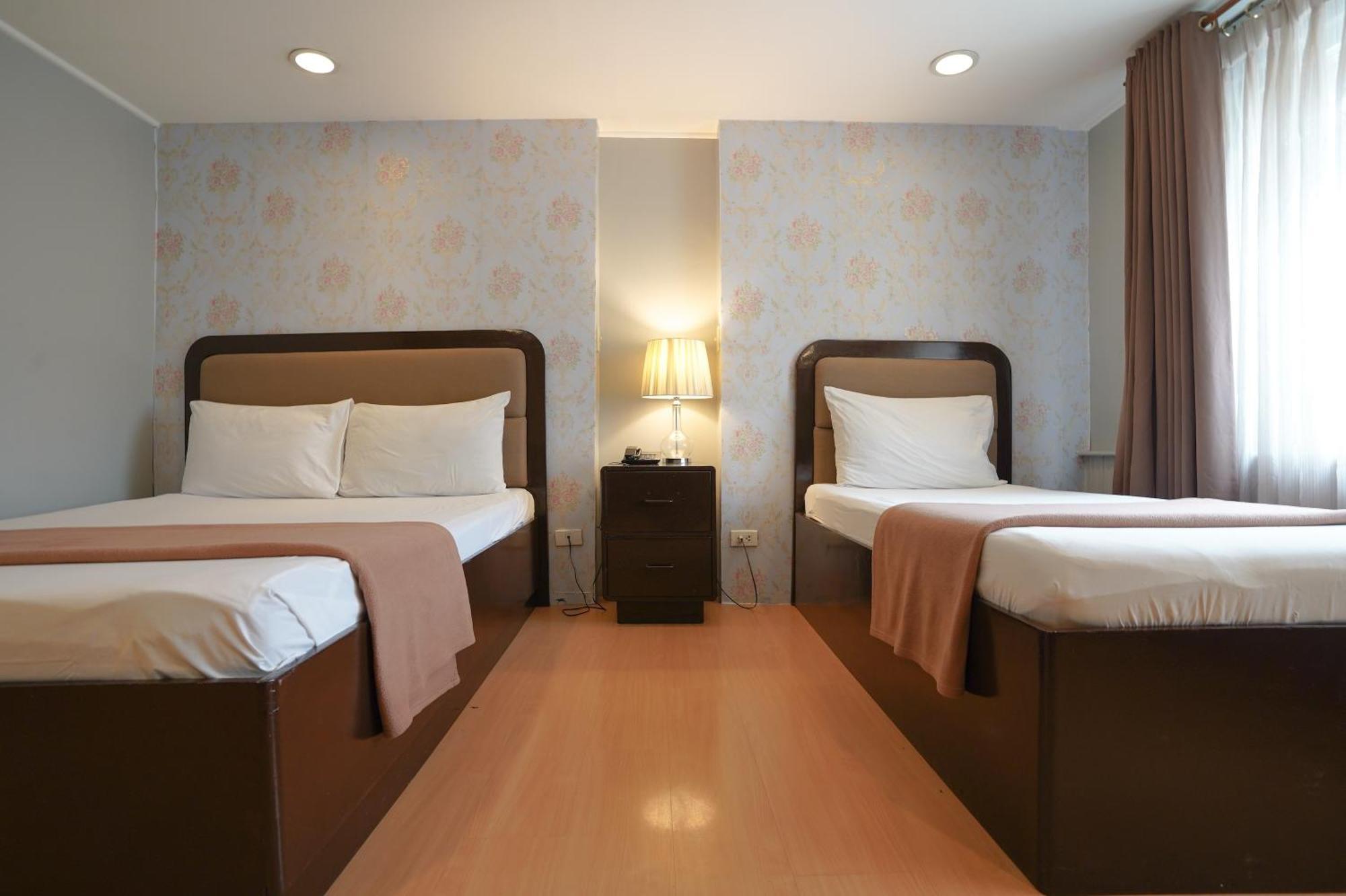 Arzo Hotel Manila Exterior photo