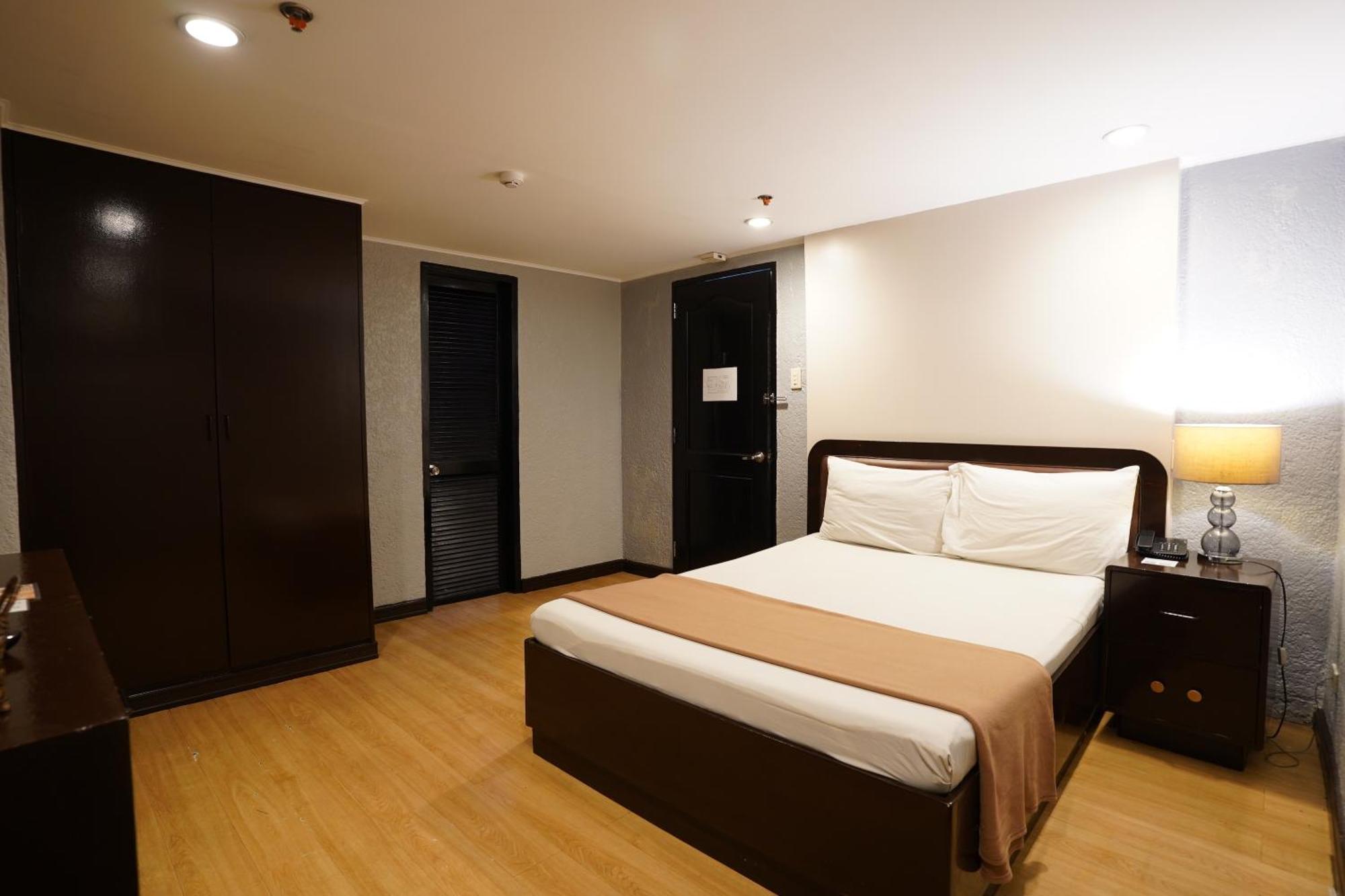 Arzo Hotel Manila Exterior photo