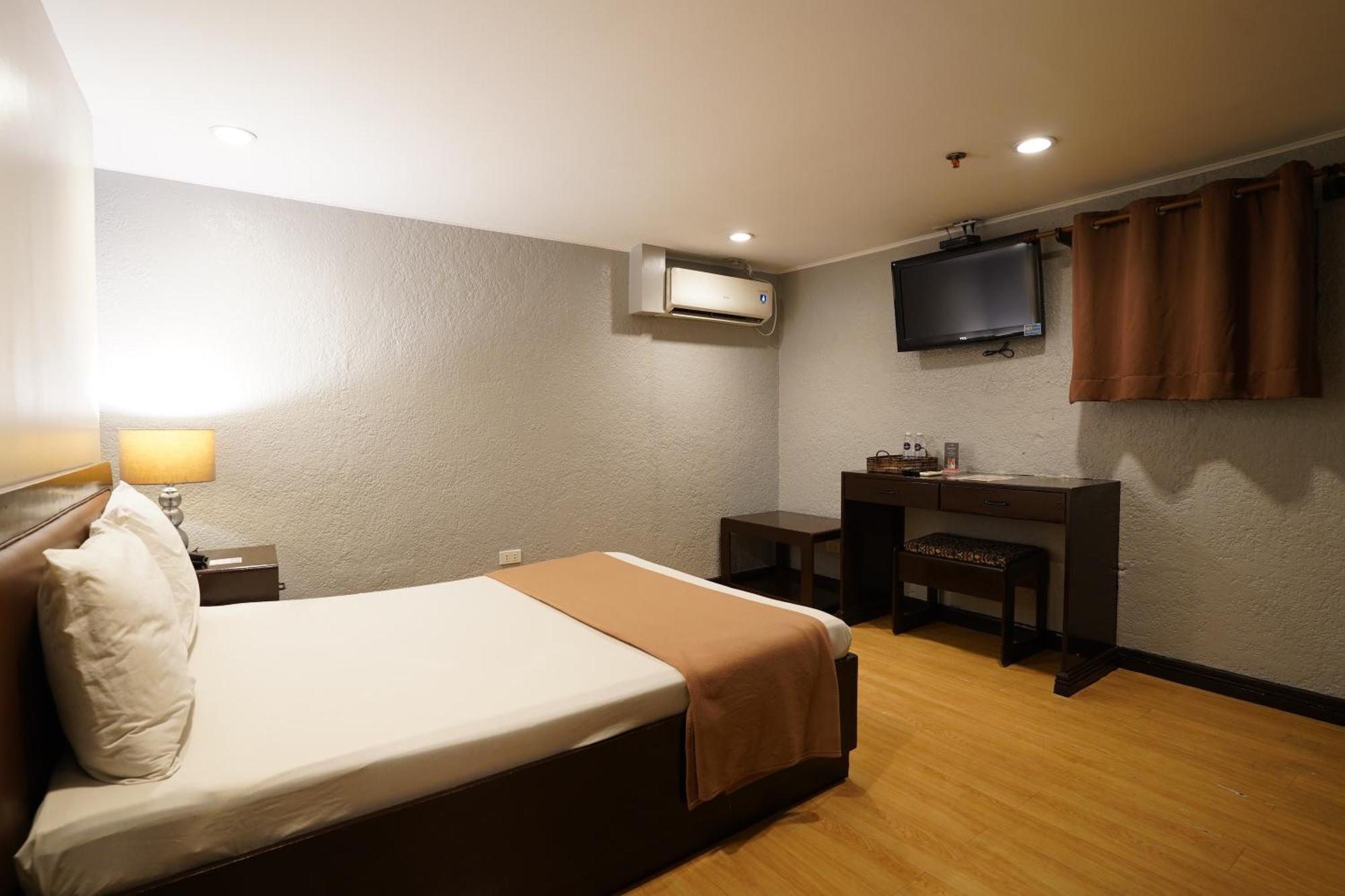 Arzo Hotel Manila Exterior photo