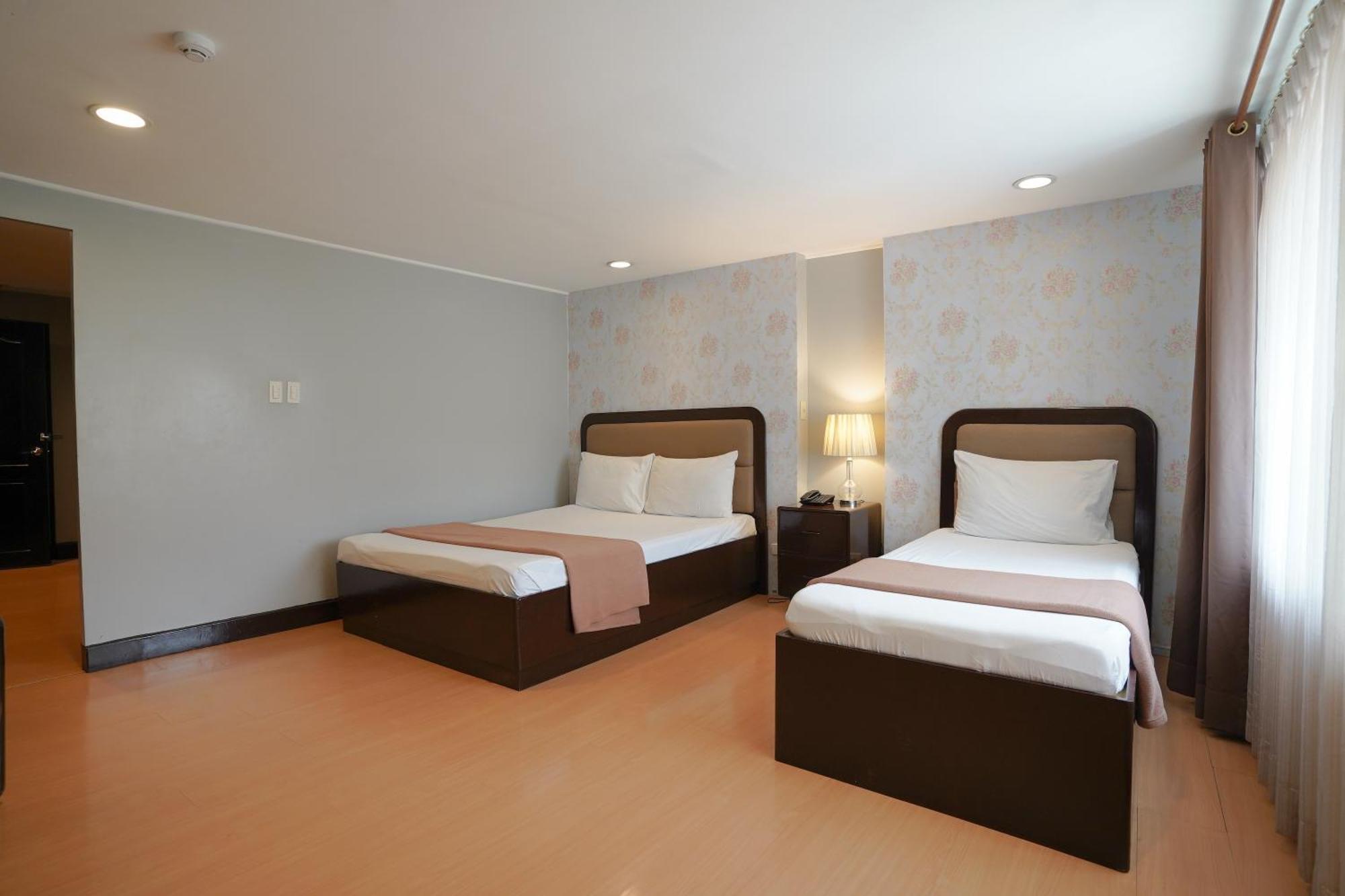 Arzo Hotel Manila Exterior photo
